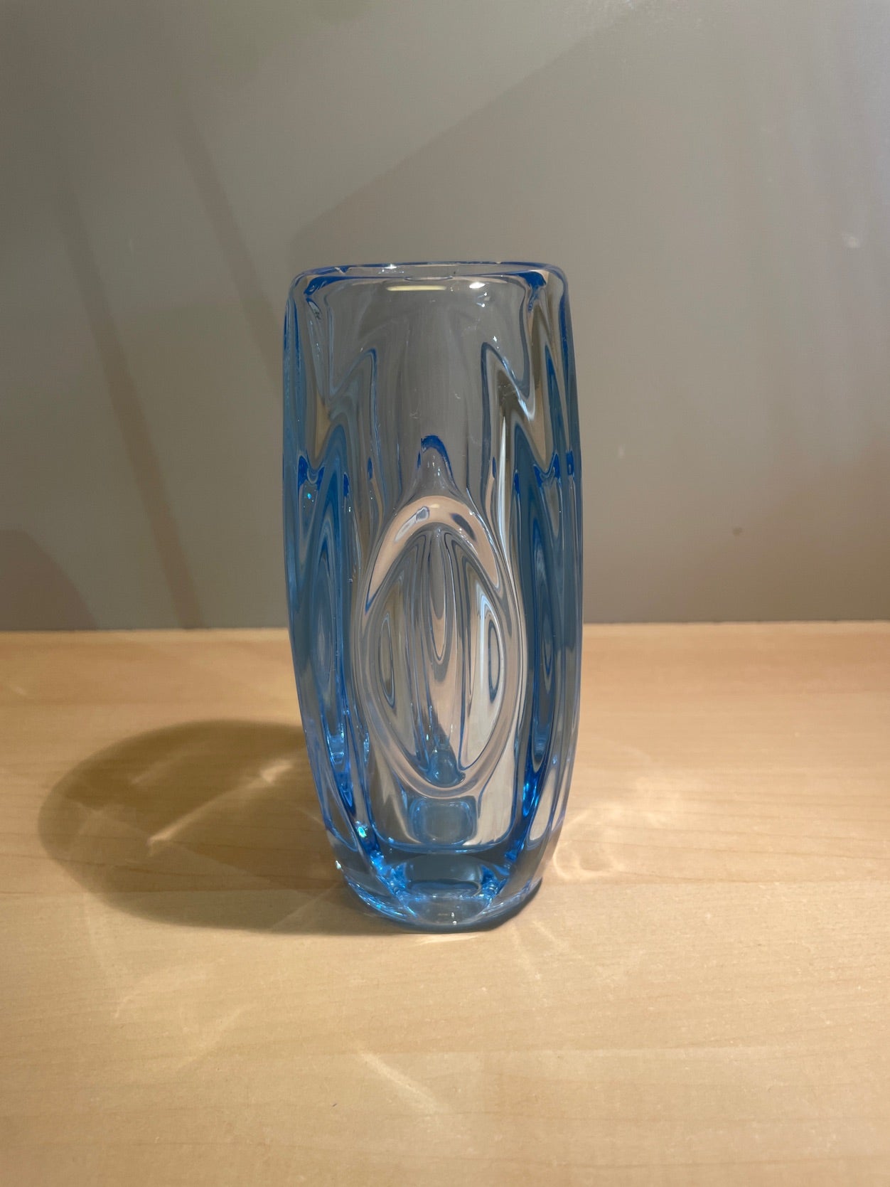 Tjekkisk vase. Billig lys blå